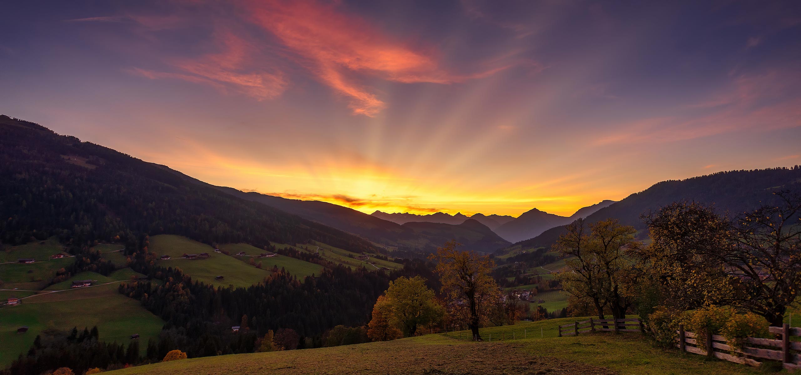 Sonnenuntergang in den Allgäuer Bergen, nahe des Gunzesrieder Tal in Blaichach